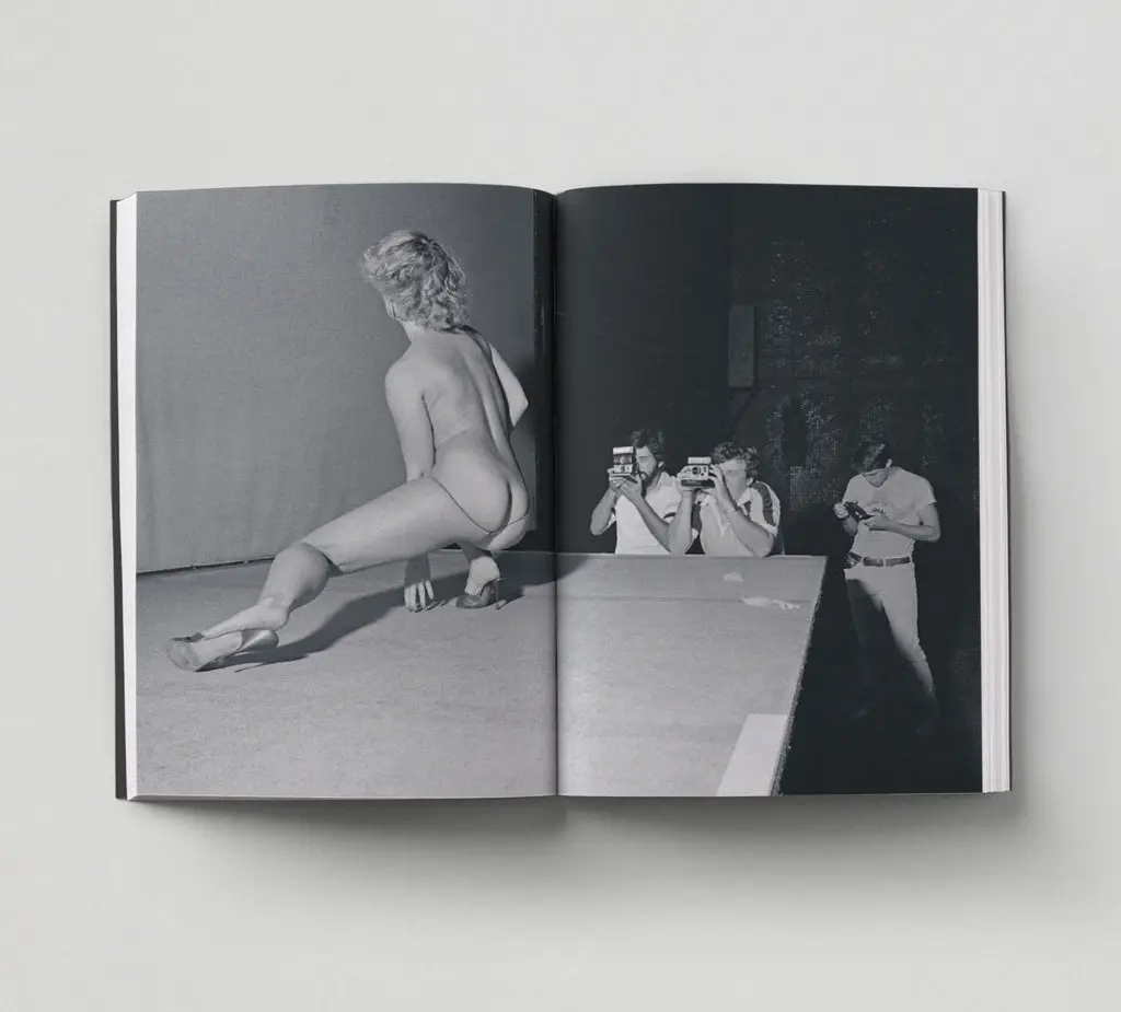 Men Photographing Women in the 70s image 3