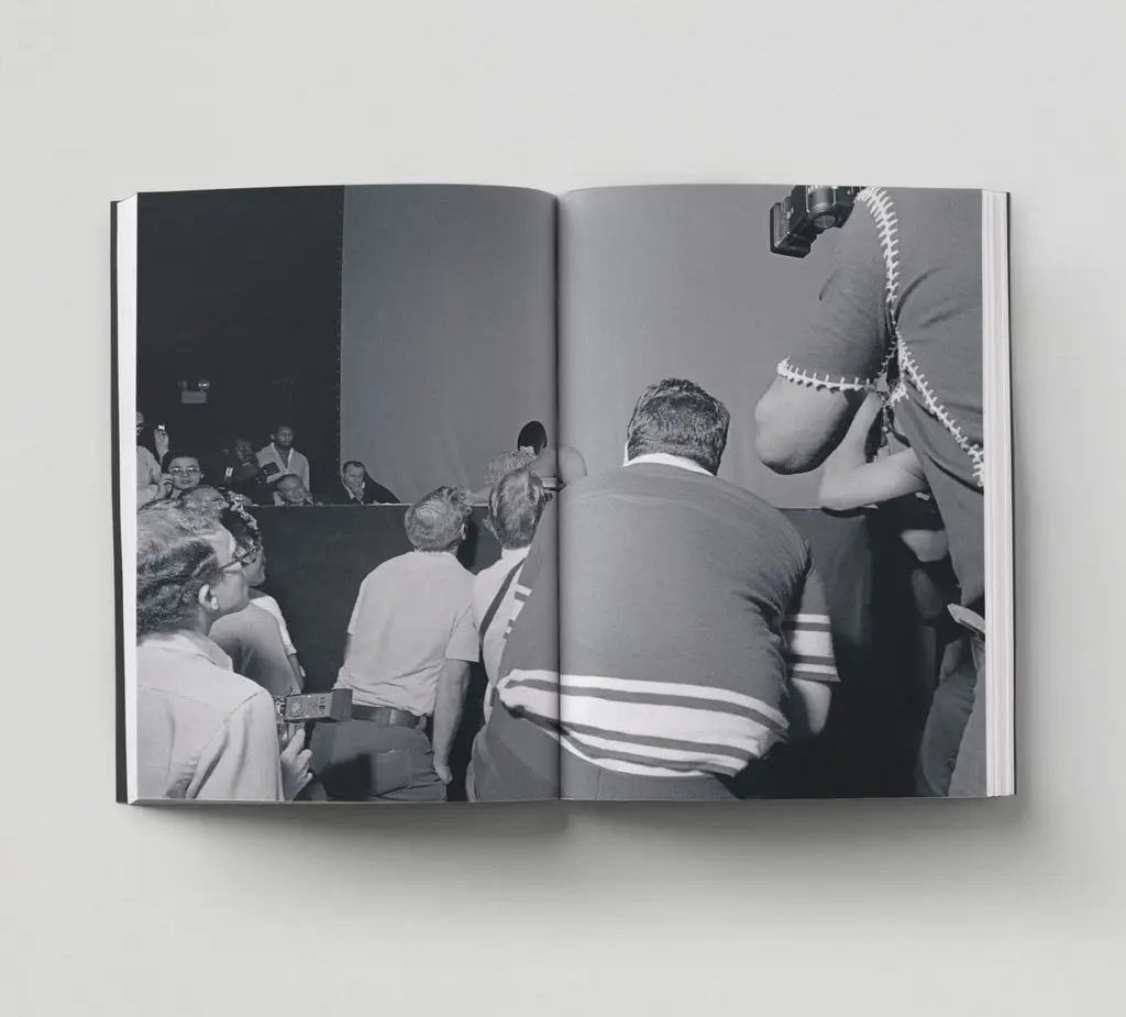 Men Photographing Women in the 70s image 4