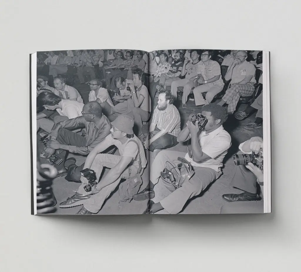 Men Photographing Women in the 70s image 5