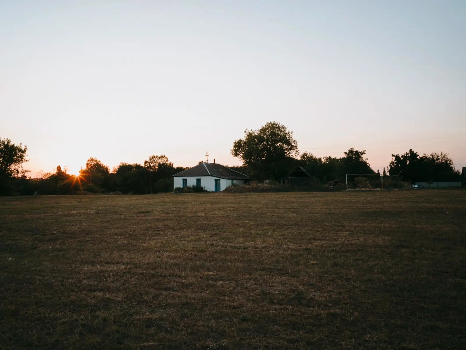 ‘The Land is Yellow, the Sky is Blue' image 5